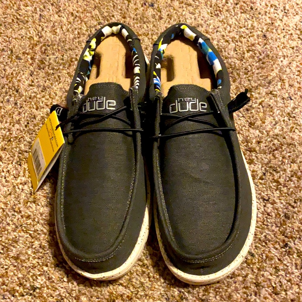 Hey Dude, NWT, size 9